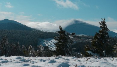 Puy de Combe Perret et lac de Servières